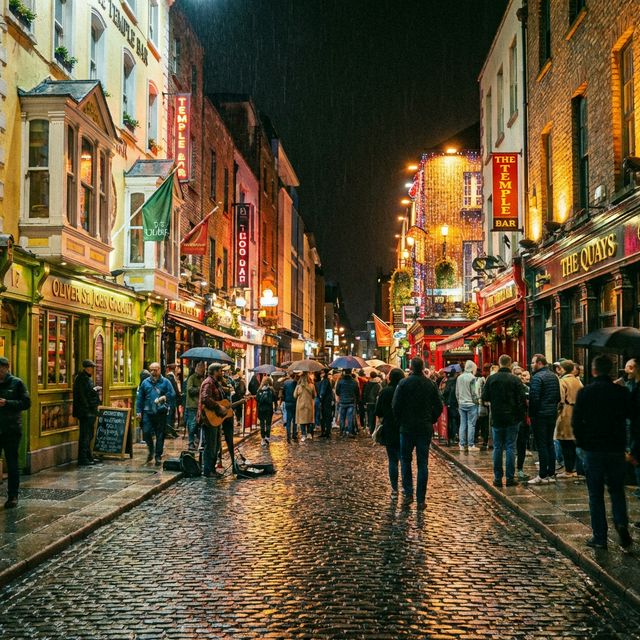 Der farbenfrohe Temple Bar Pub bei Nacht in Dublin
